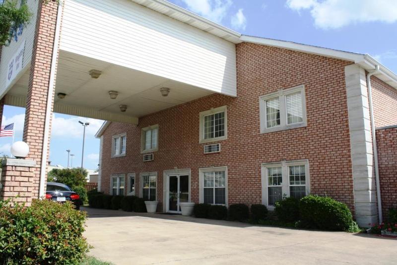 Quality Inn & Suites Fort Worth Bagian luar foto